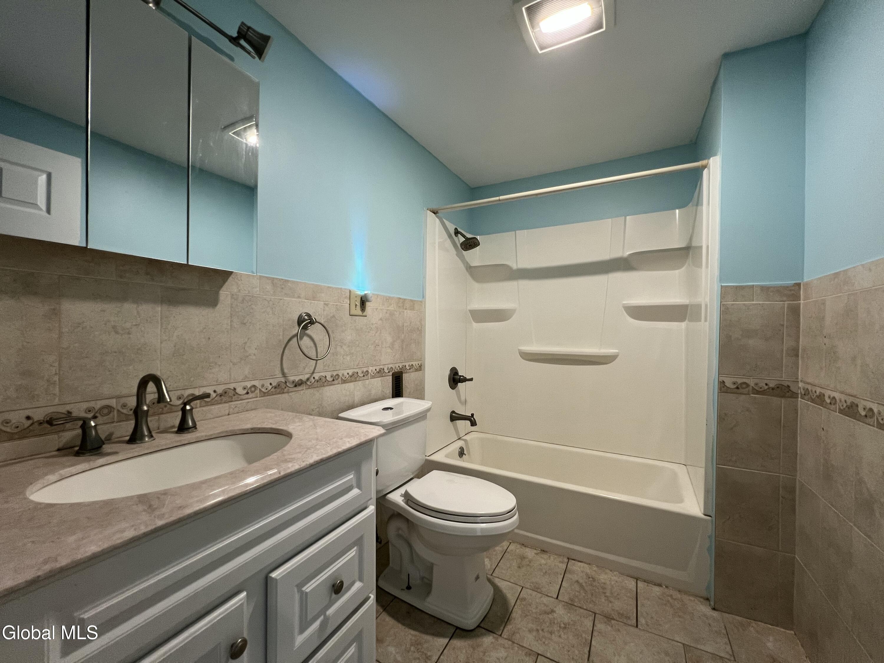 423 Division Street Schenectady, NY 12304 - Photo 15 of 16 IMG_6504