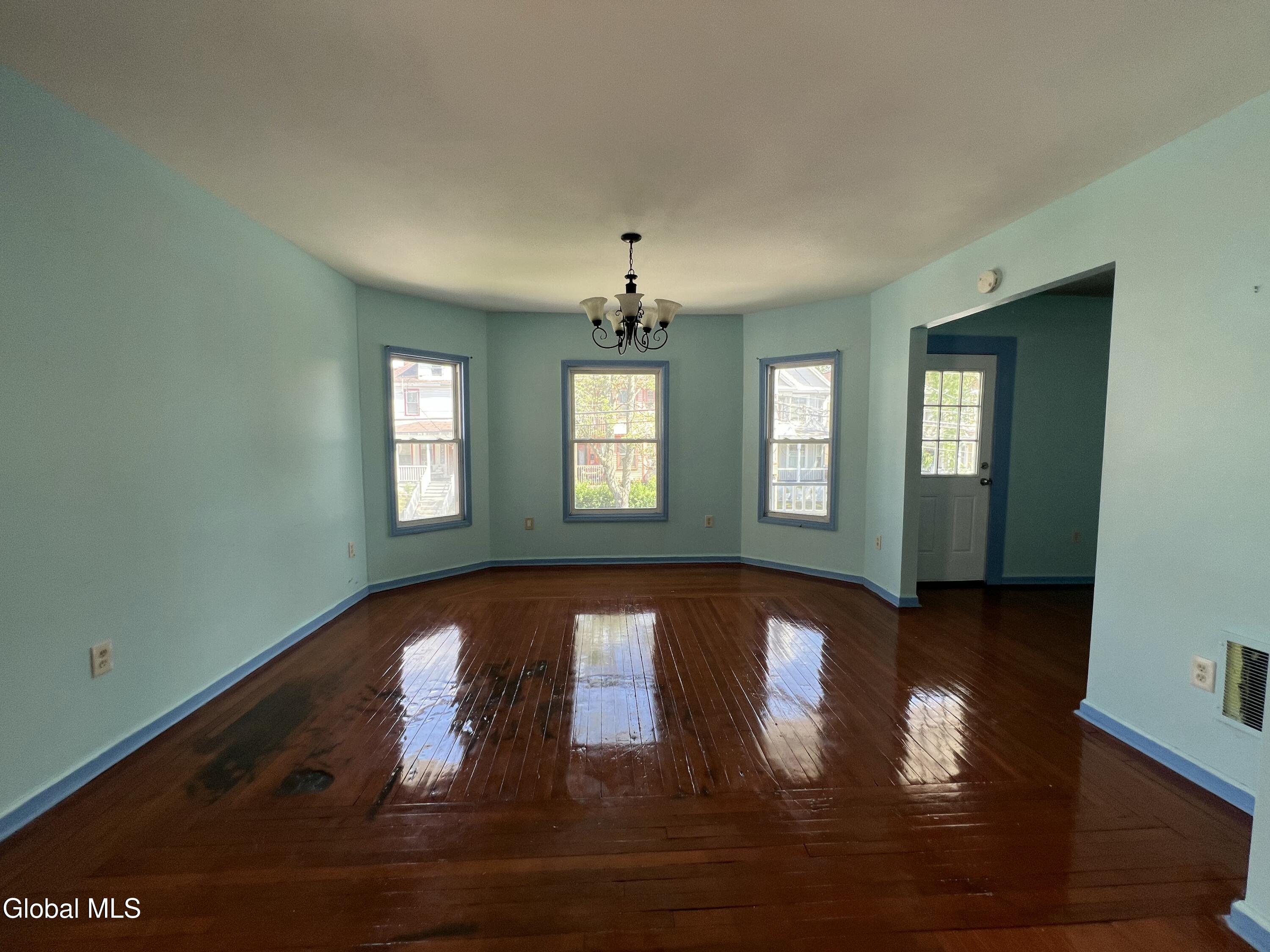 423 Division Street Schenectady, NY 12304 - Photo 5 of 16 IMG_6507