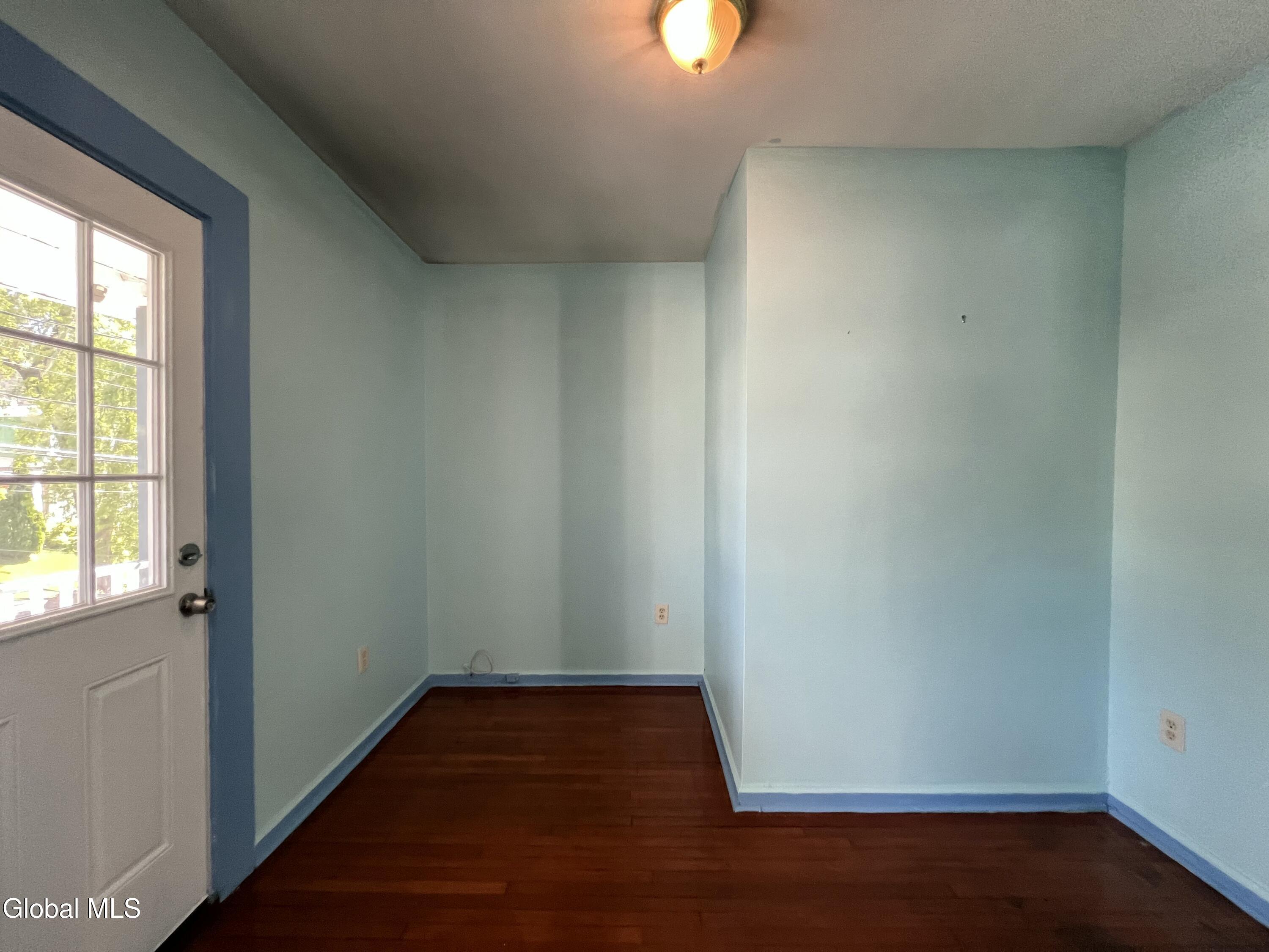 423 Division Street Schenectady, NY 12304 - Photo 6 of 16 IMG_6478