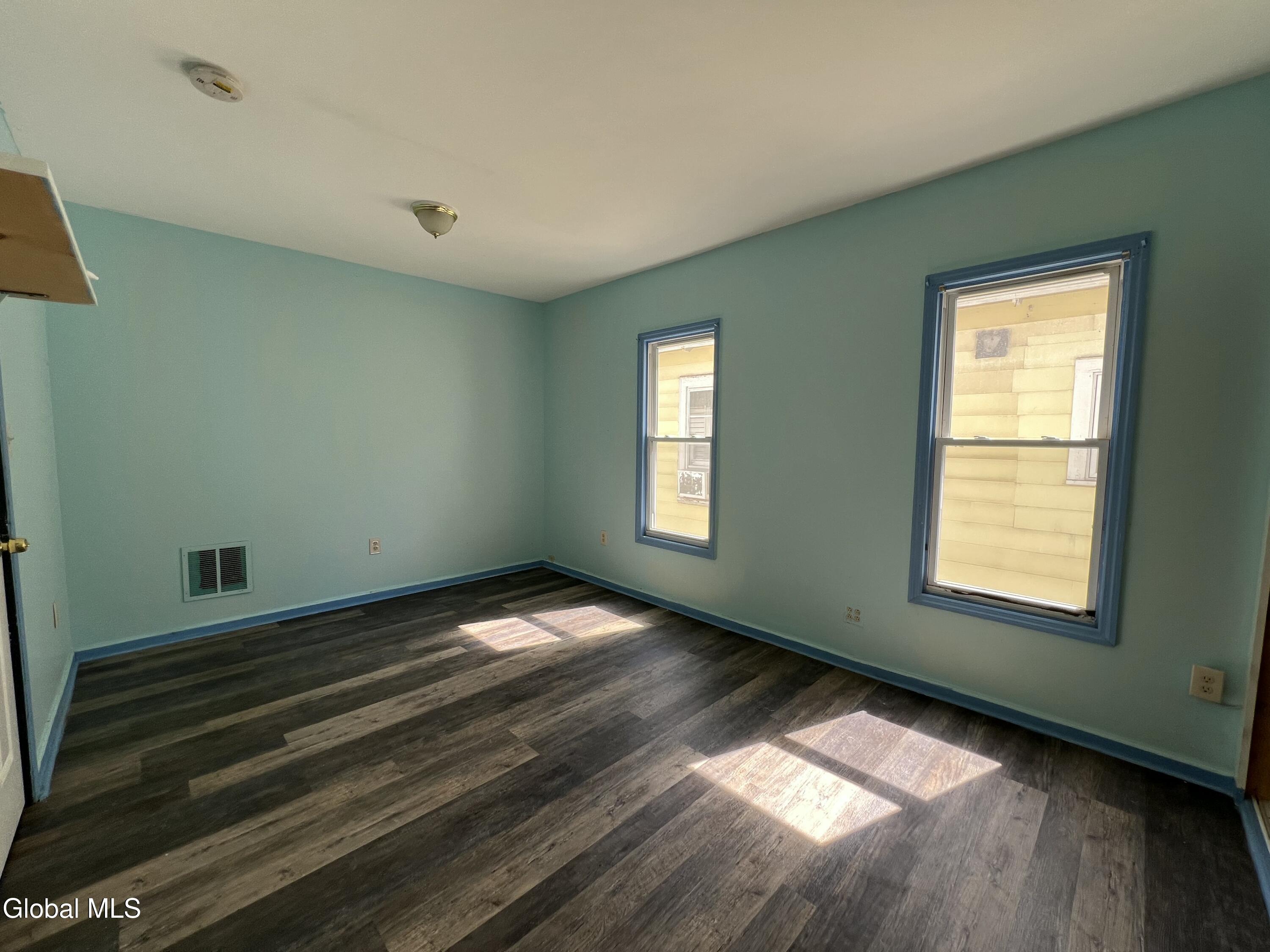 423 Division Street Schenectady, NY 12304 - Photo 8 of 16 IMG_6484