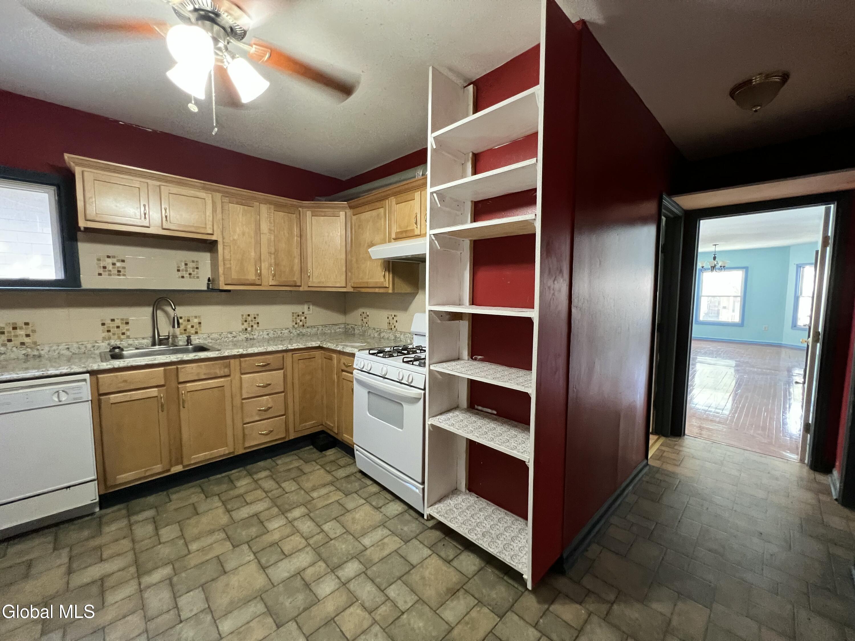 423 Division Street Schenectady, NY 12304 - Photo 10 of 16 IMG_6491