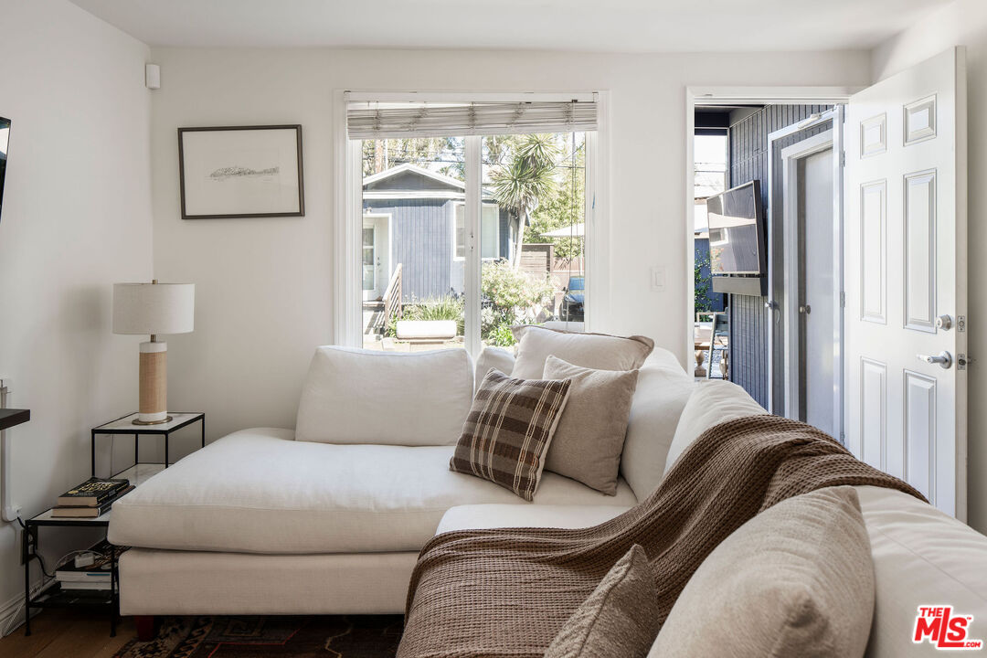 754 California Avenue Venice, CA 90291 - Photo 13 of 34 a bedroom with a bed and a window