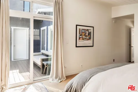 $1,990,000 | 754 California Avenue, Venice, CA 90291