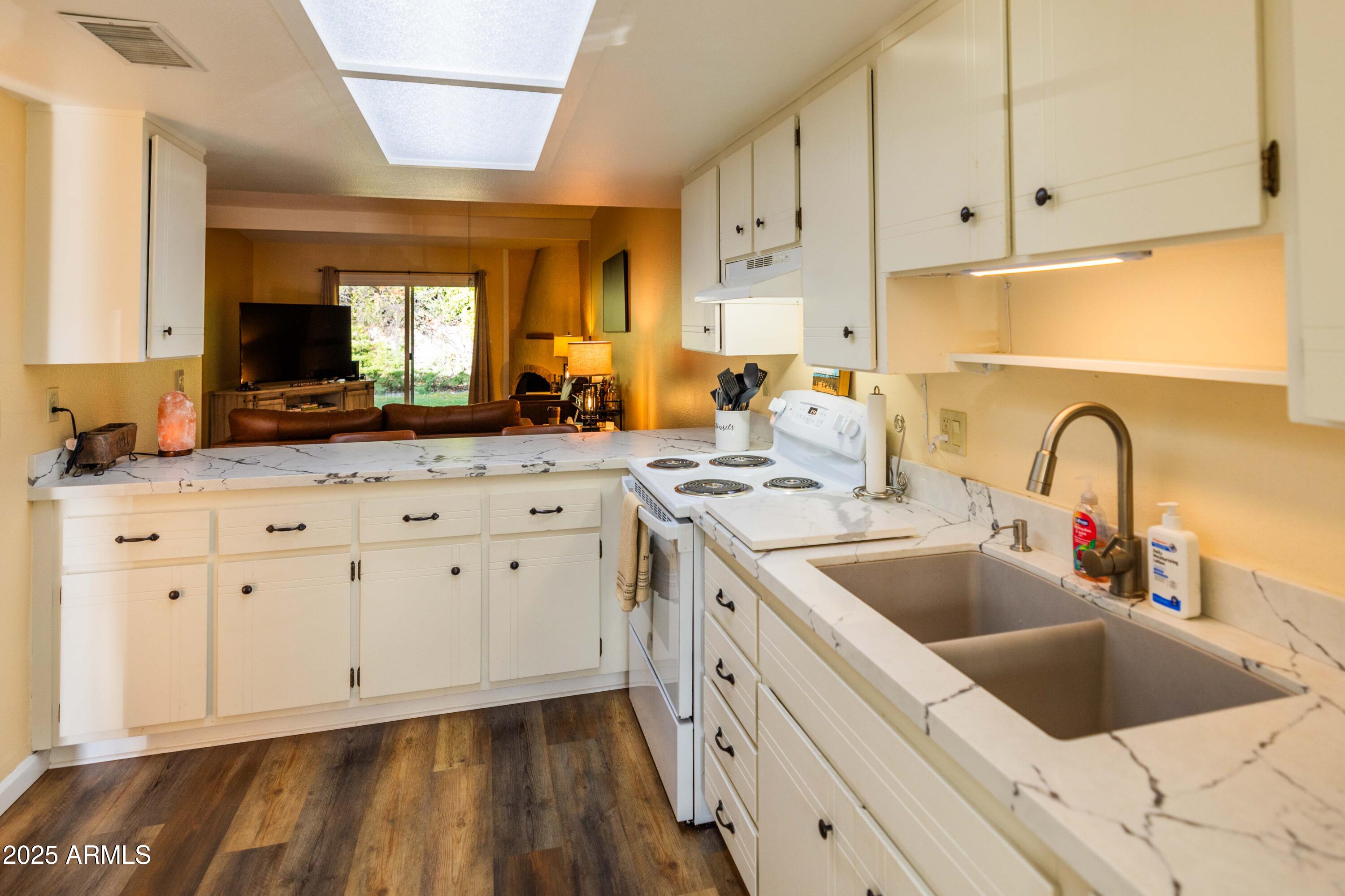 130 Castle Rock Road, Unit 100 Sedona, AZ 86351 - Photo 15 of 36 Kitchen