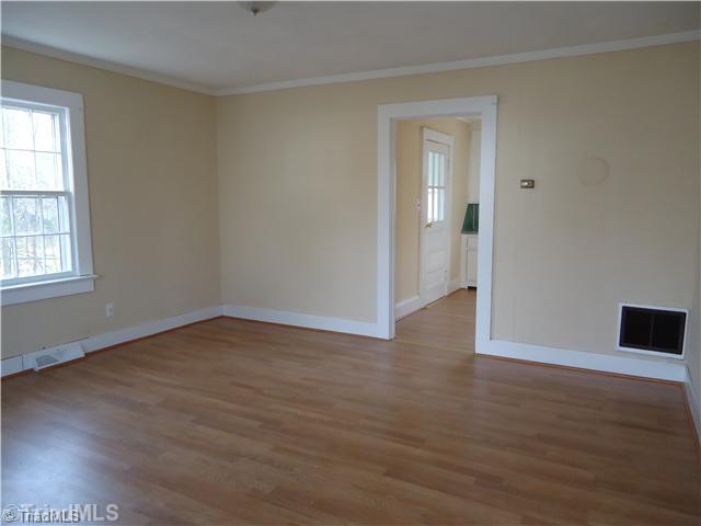 2267 North Old 52 Road Pinnacle, NC 27043 - Photo 3 of 9 Living Room.