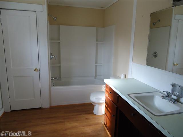 2267 North Old 52 Road Pinnacle, NC 27043 - Photo 7 of 9 Bath.