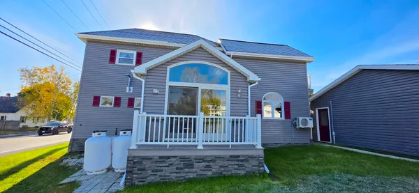$279,000 | 8 Benjamin Street, Mars Hill, ME 04758