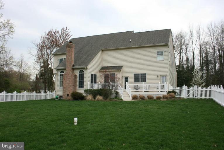1600 Homewood Landing Road Annapolis, MD 21409 - Photo 2 of 27 Back yard