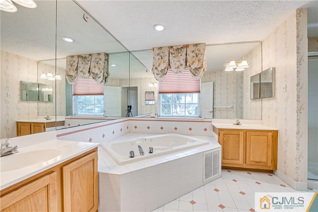 4 Prestwick Way, Unit 4 Edison, NJ 08820 - Photo 20 of 27 Gallery Image 20