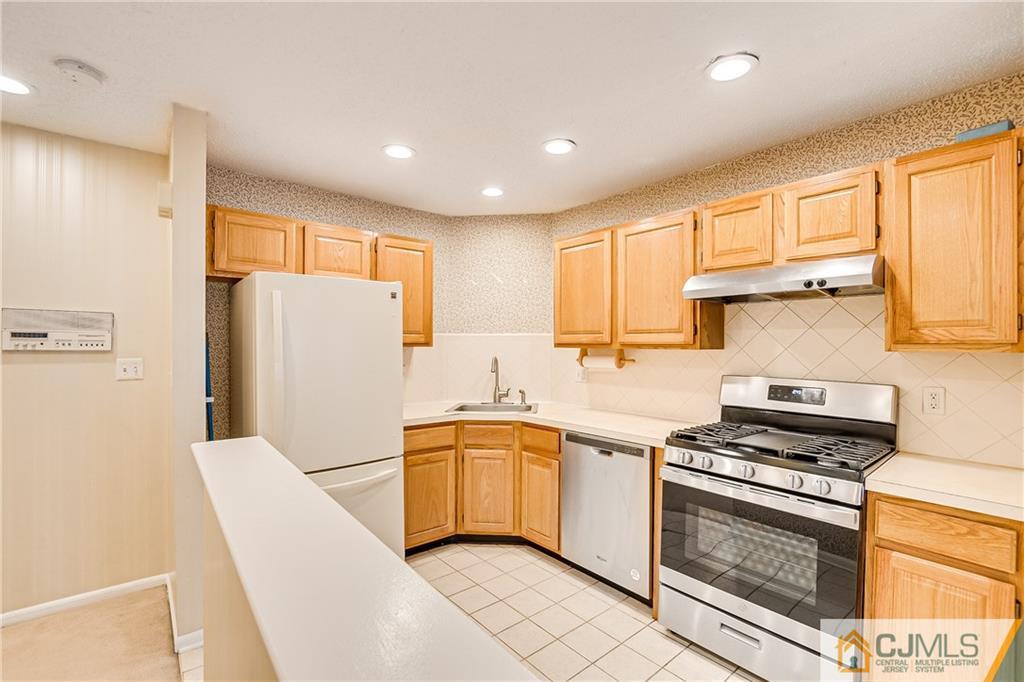4 Prestwick Way, Unit 4 Edison, NJ 08820 - Photo 8 of 27 Gallery Image 8