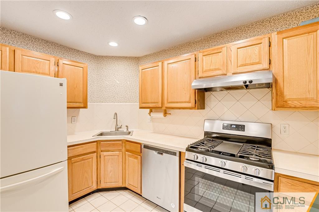 4 Prestwick Way, Unit 4 Edison, NJ 08820 - Photo 10 of 27 Gallery Image 10