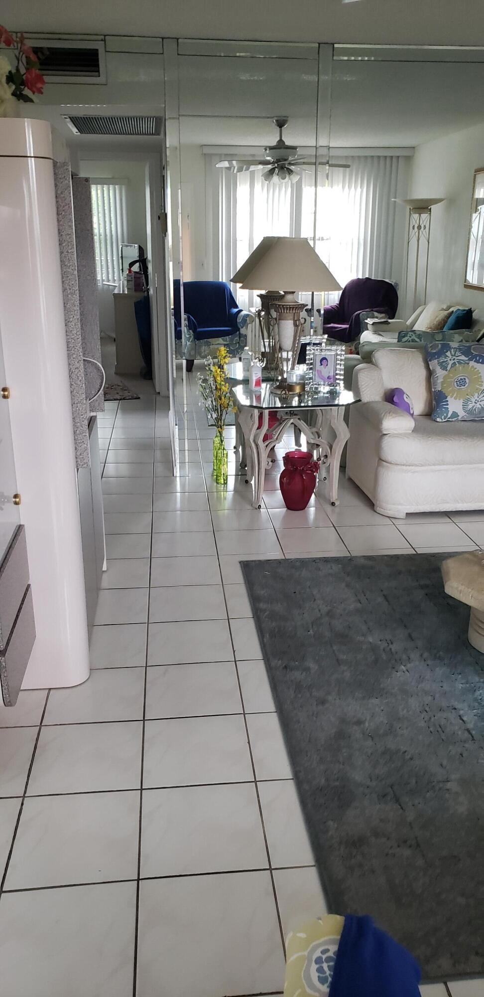 271 Fanshaw G Boca Raton, FL 33434 - Photo 10 of 16 Living Room