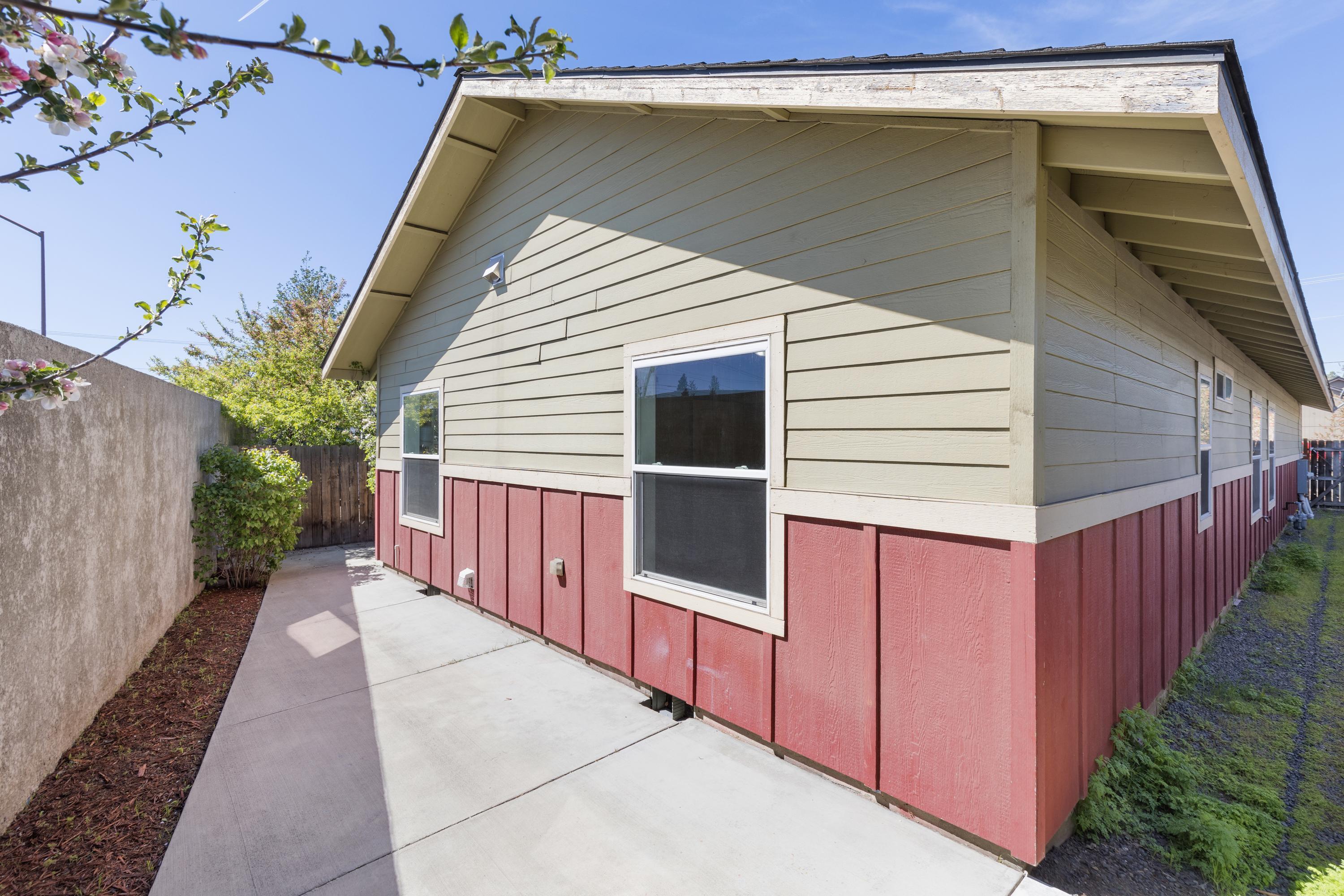 61254 Blakely Road Bend, OR 97702 - Photo 22 of 22 Back of Home