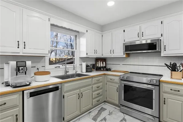 $409,900 | 5600 West 63rd Terrace, Mission, KS 66202