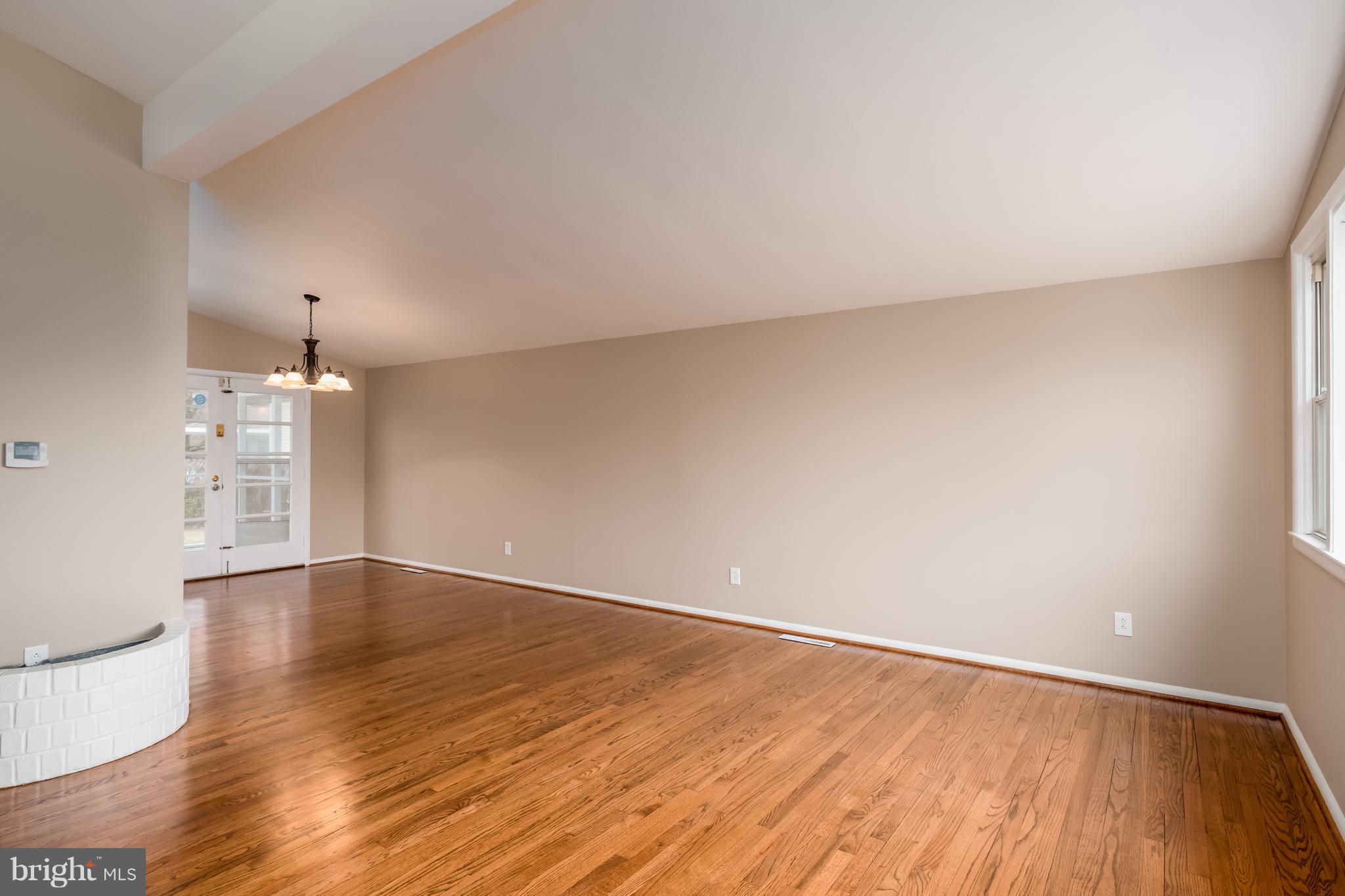 8500 Charlton Road Randallstown, MD 21133 - Photo 5 of 29 Living Room