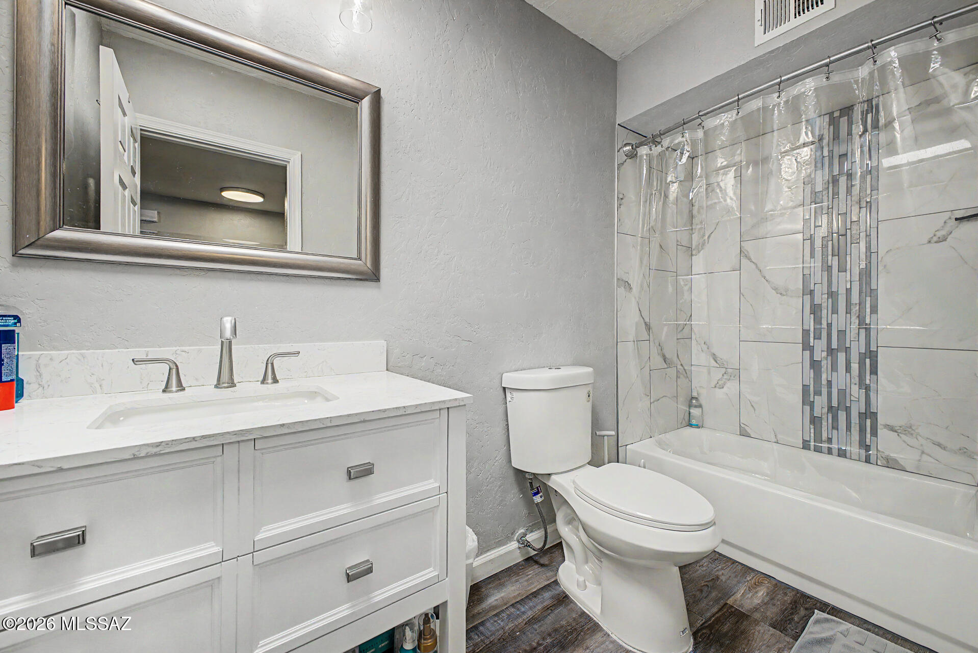 3249 South Serena Circle Tucson, AZ 85730 - Photo 20 of 27 Hall bathroom with shower/tub combo