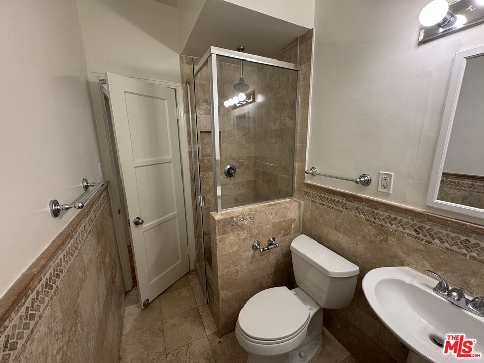 264 South Reeves Drive, Unit 101 Beverly Hills, CA 90212 - Photo 16 of 22