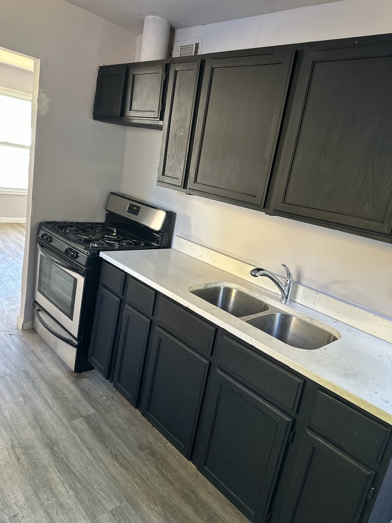 409 Dayward Court Aurora, IL 60505 - Photo 2 of 10