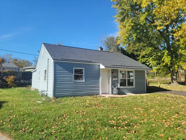 a view of a house with a yard