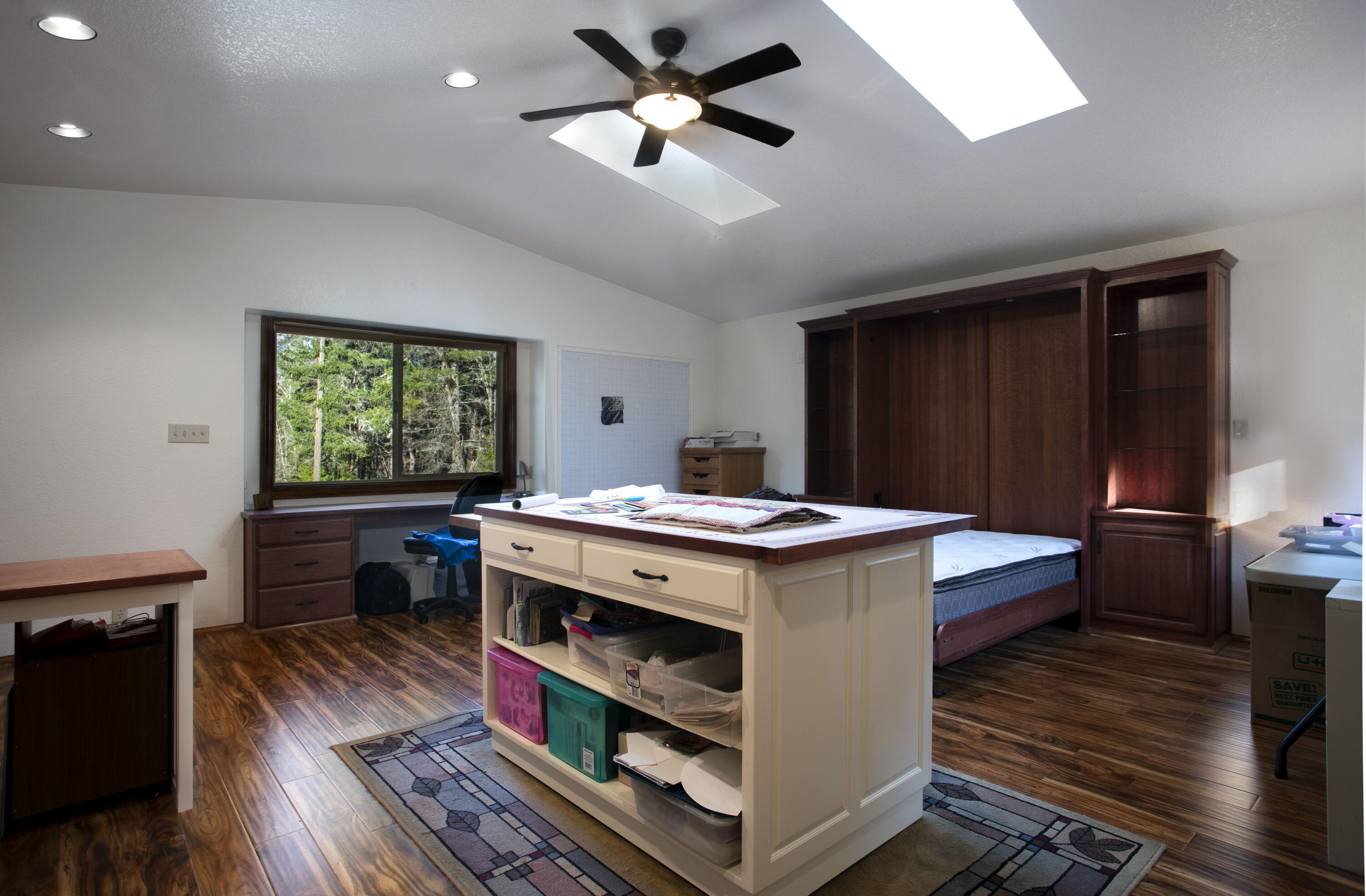 285 Riessen Road Grants Pass, OR 97526 - Photo 48 of 59 Over 440 sq ft.