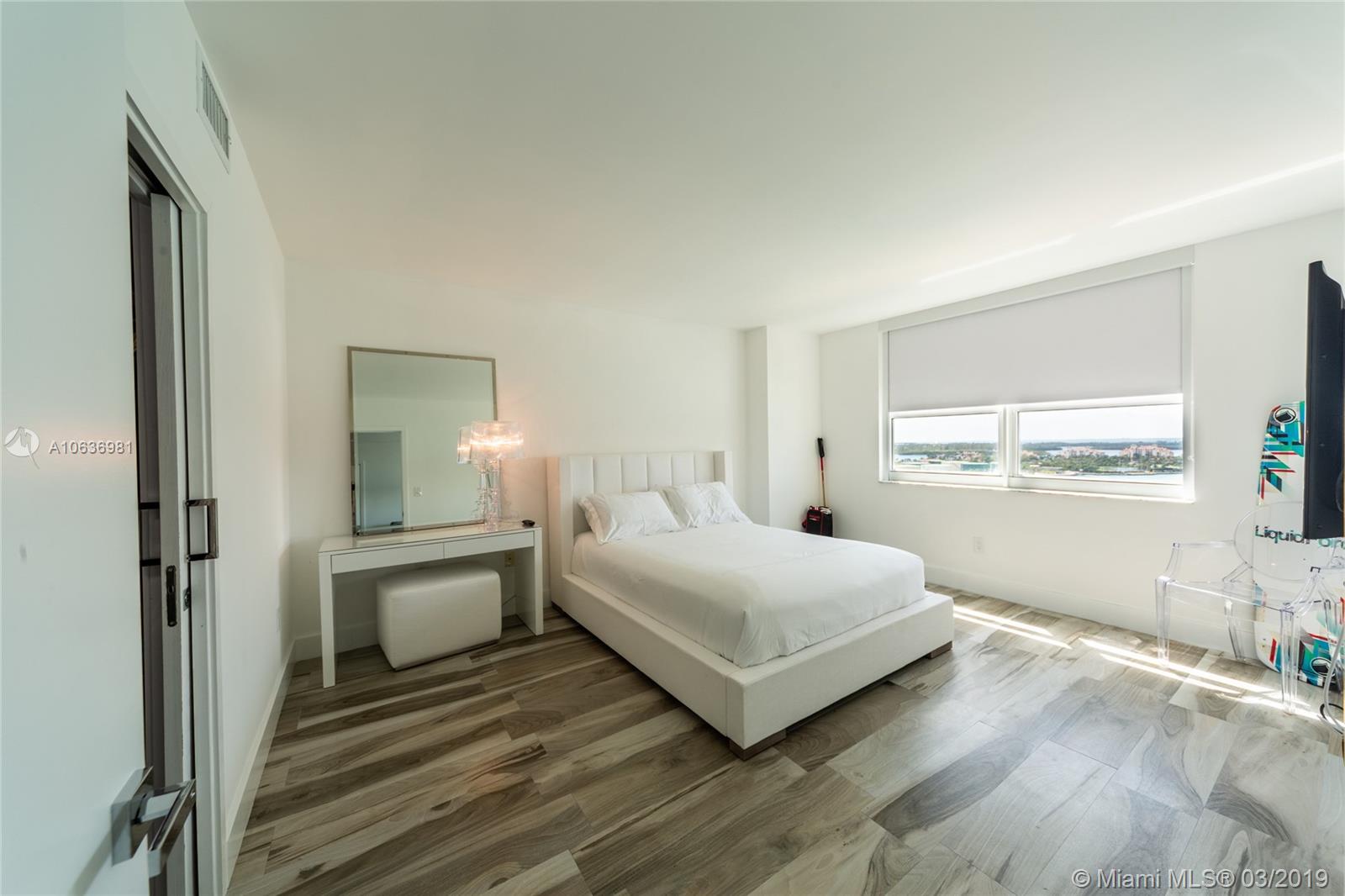 90 Alton Road, Unit 2010 Miami Beach, FL 33139 - Photo 14 of 35