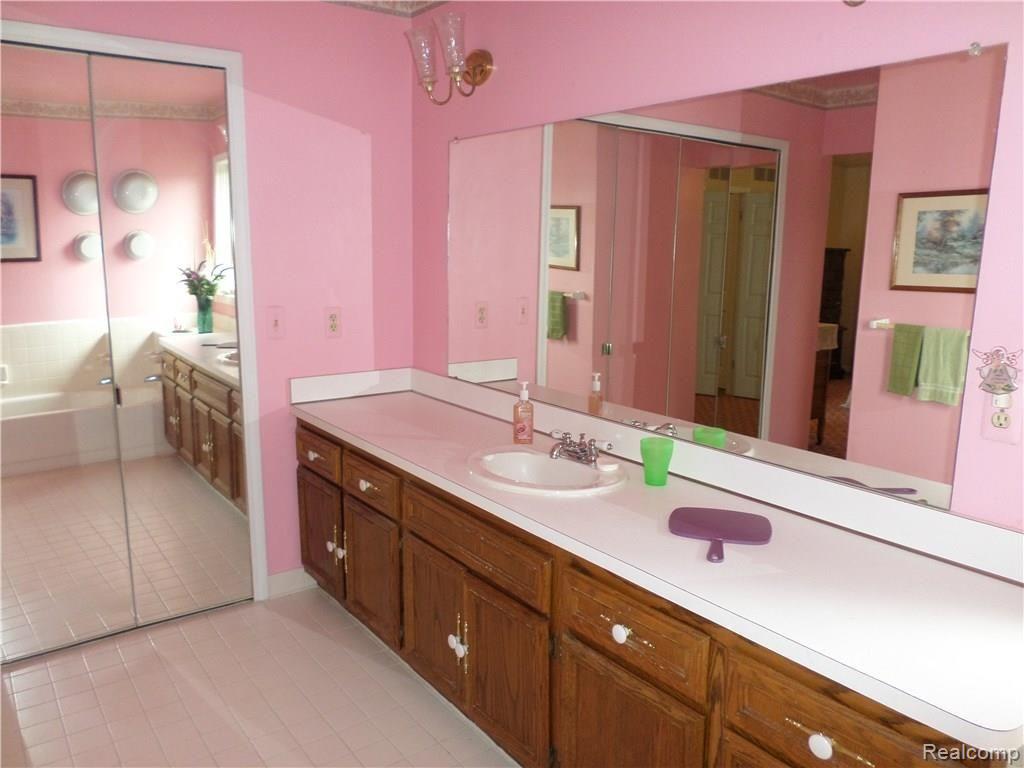 38146 Westchester Road Sterling Heights, MI 48310 - Photo 40 of 54 Masterbath3.JPG