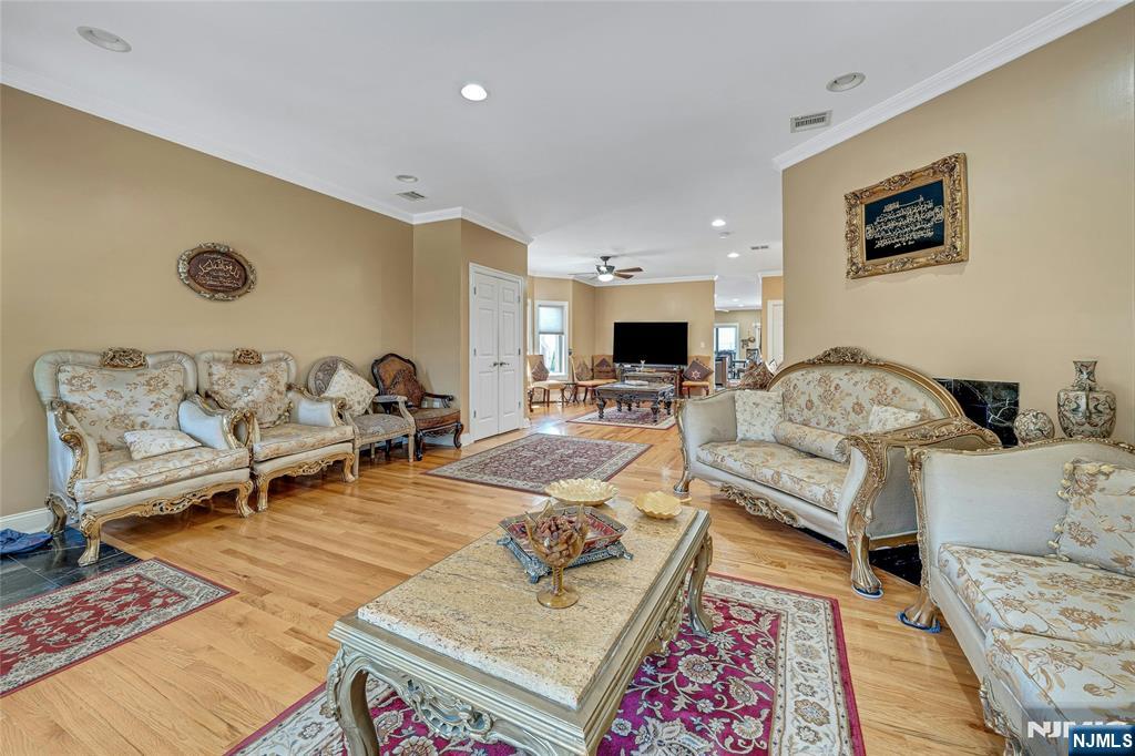 4 8th Street, Unit A Fairview, NJ 07022 - Photo 10 of 35