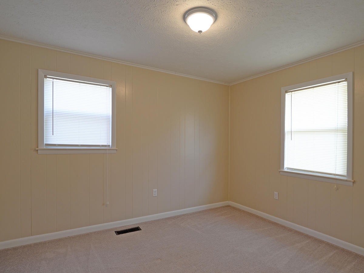 234 Evans Road Kingston, TN 37763 - Photo 10 of 12 an empty room with a window