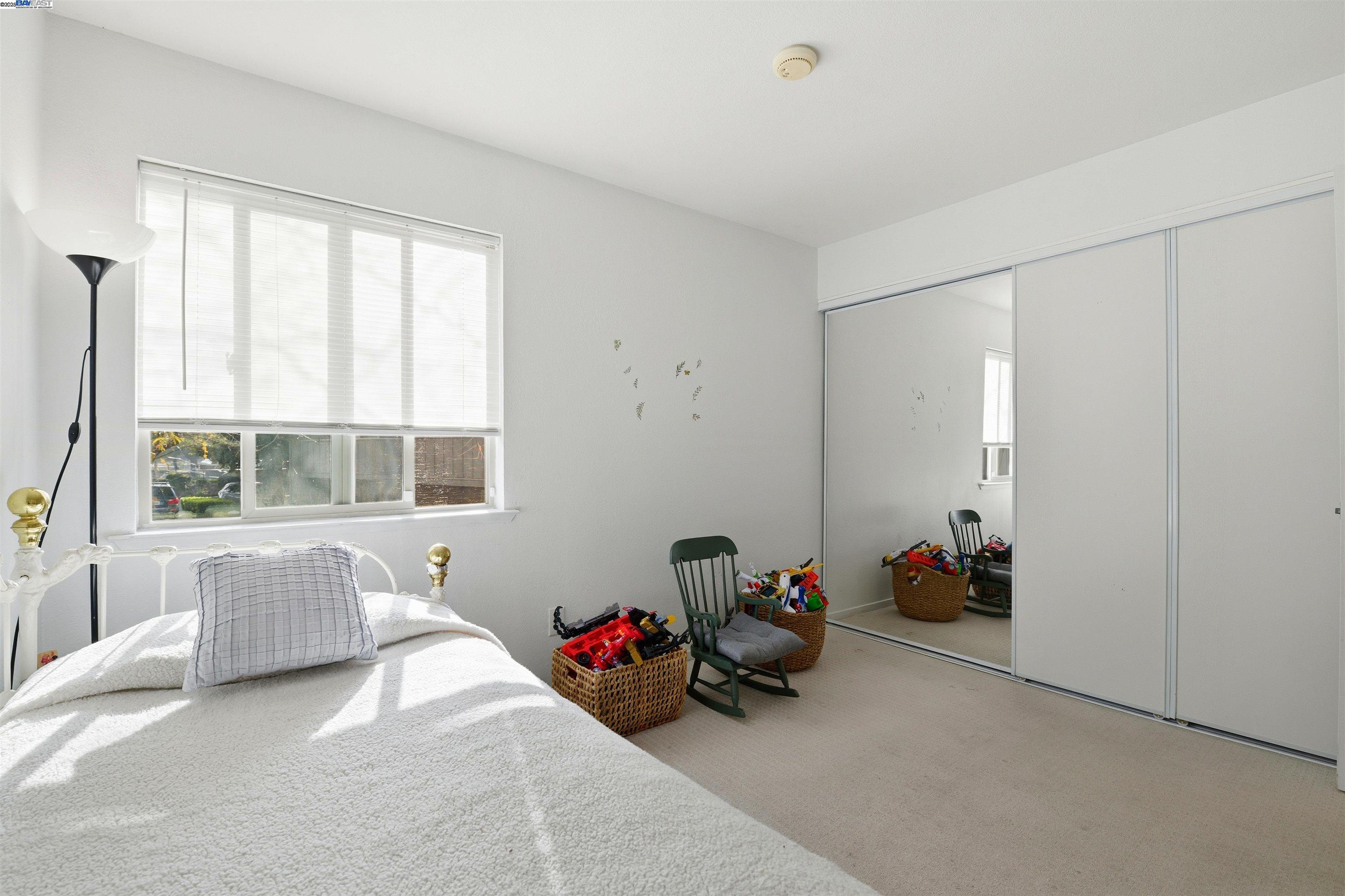 2131 Lakeview Circle Pittsburg, CA 94565 - Photo 14 of 24 a view of a livingroom with toys