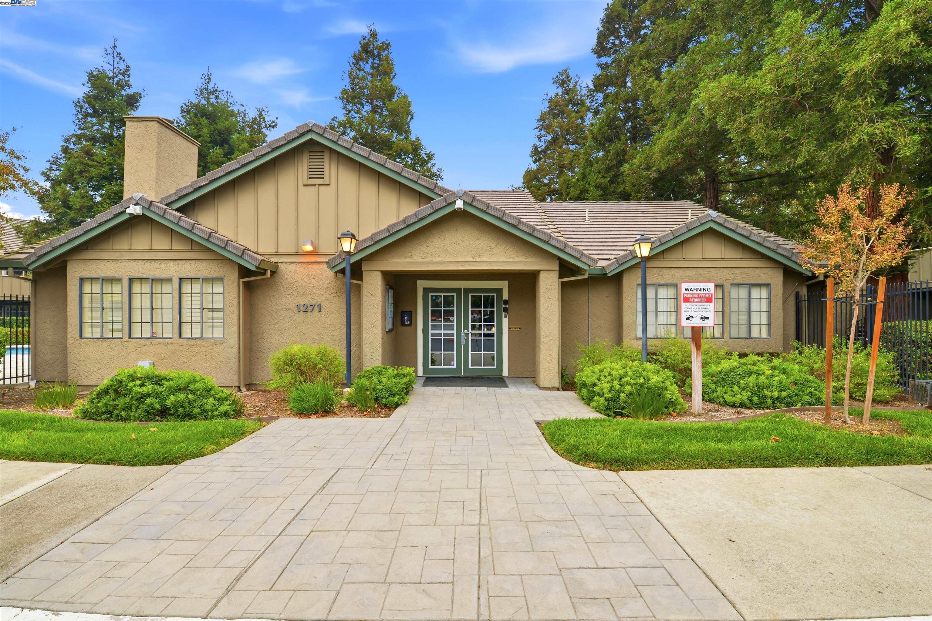 2131 Lakeview Circle Pittsburg, CA 94565 - Photo 22 of 24 a front view of a house with garden