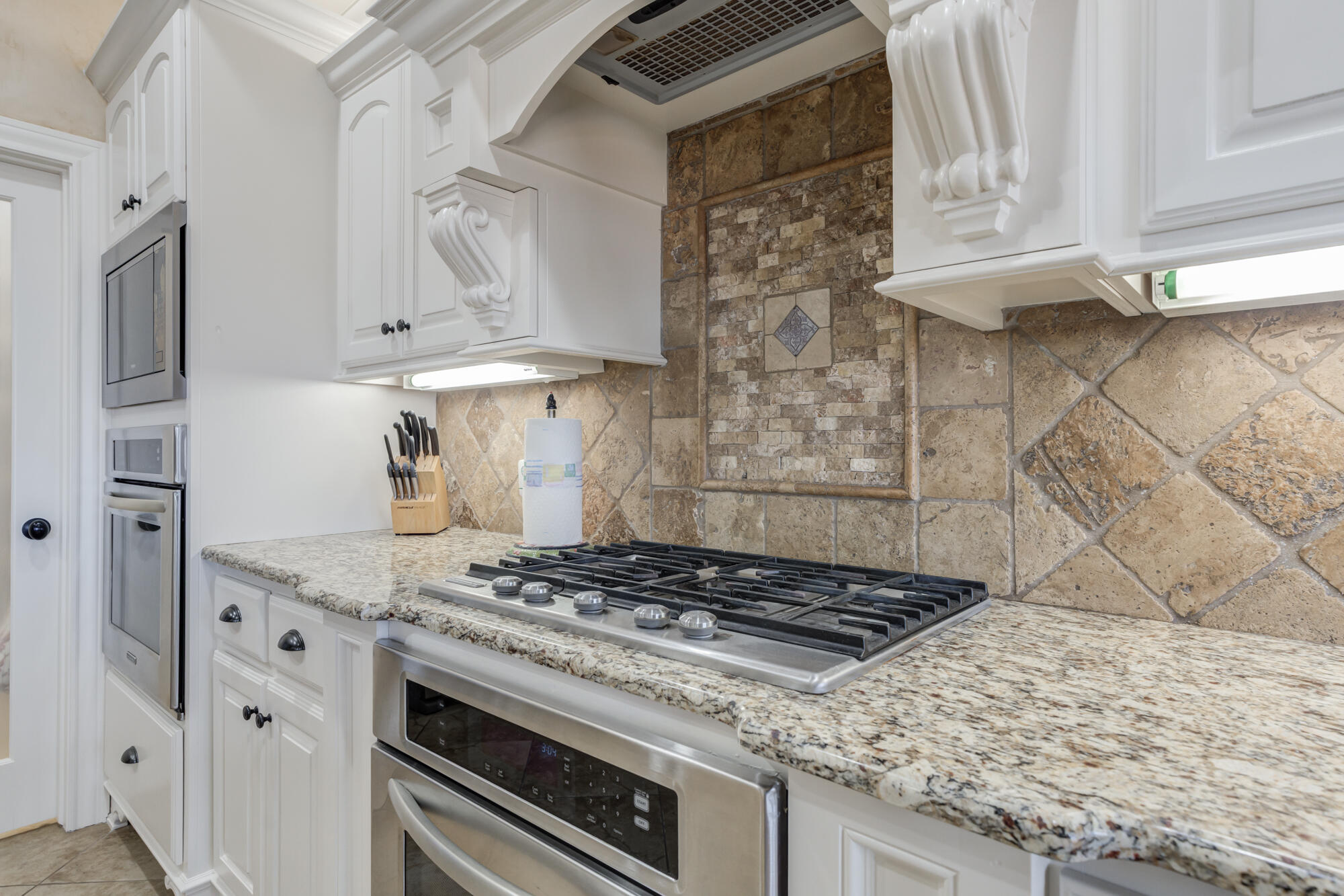 3206 County Road 7610 Lubbock, TX 79423 - Photo 21 of 93 a stove top oven sitting inside of a kitchen