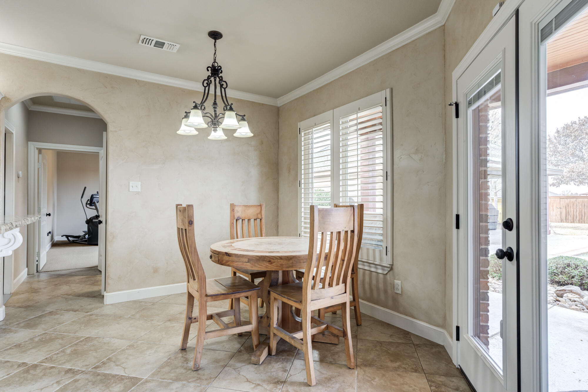 3206 County Road 7610 Lubbock, TX 79423 - Photo 23 of 93 a dining room with furniture and window