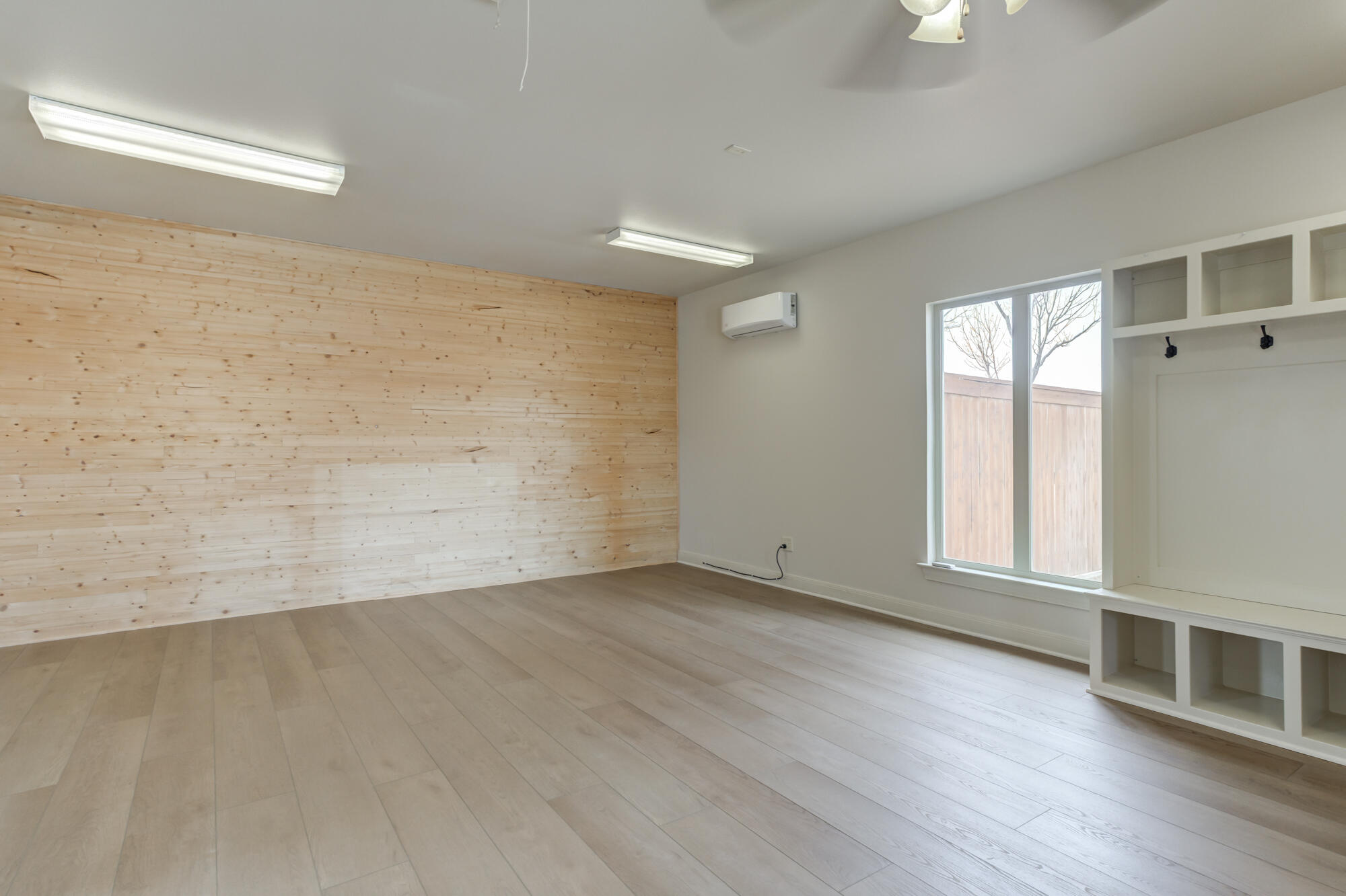 3206 County Road 7610 Lubbock, TX 79423 - Photo 64 of 93 an empty room with wooden floor and windows