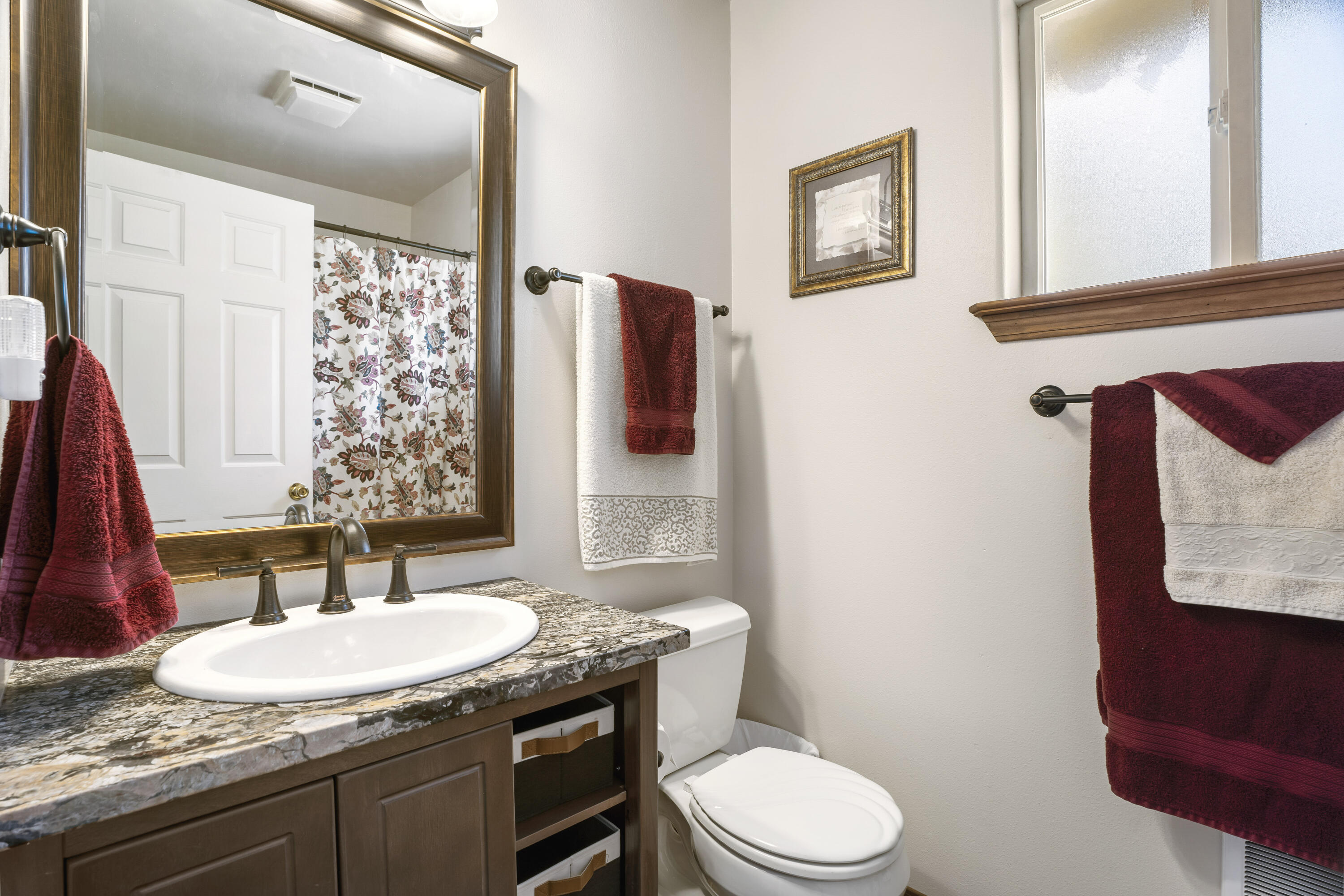 51445 Ash Road La Pine, OR 97739 - Photo 10 of 50 06-Bathroom