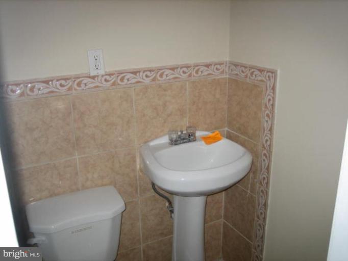 710 Roxboro Place Northwest Washington, DC 20011 - Photo 8 of 10 Bath #2