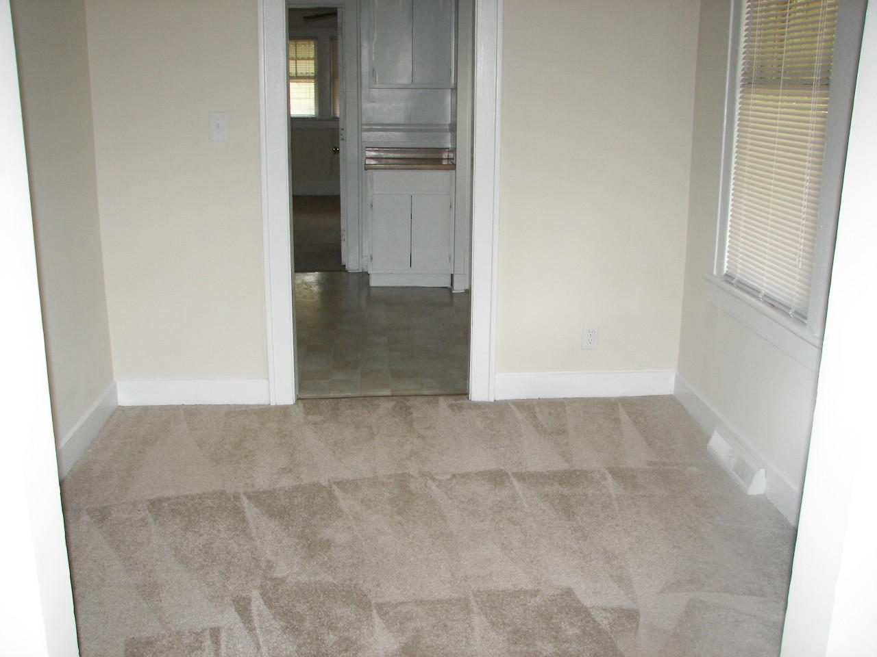 2124 Commander Road North Charleston, SC 29405 - Photo 12 of 15 2124 COMMANDER 6-11-09 008