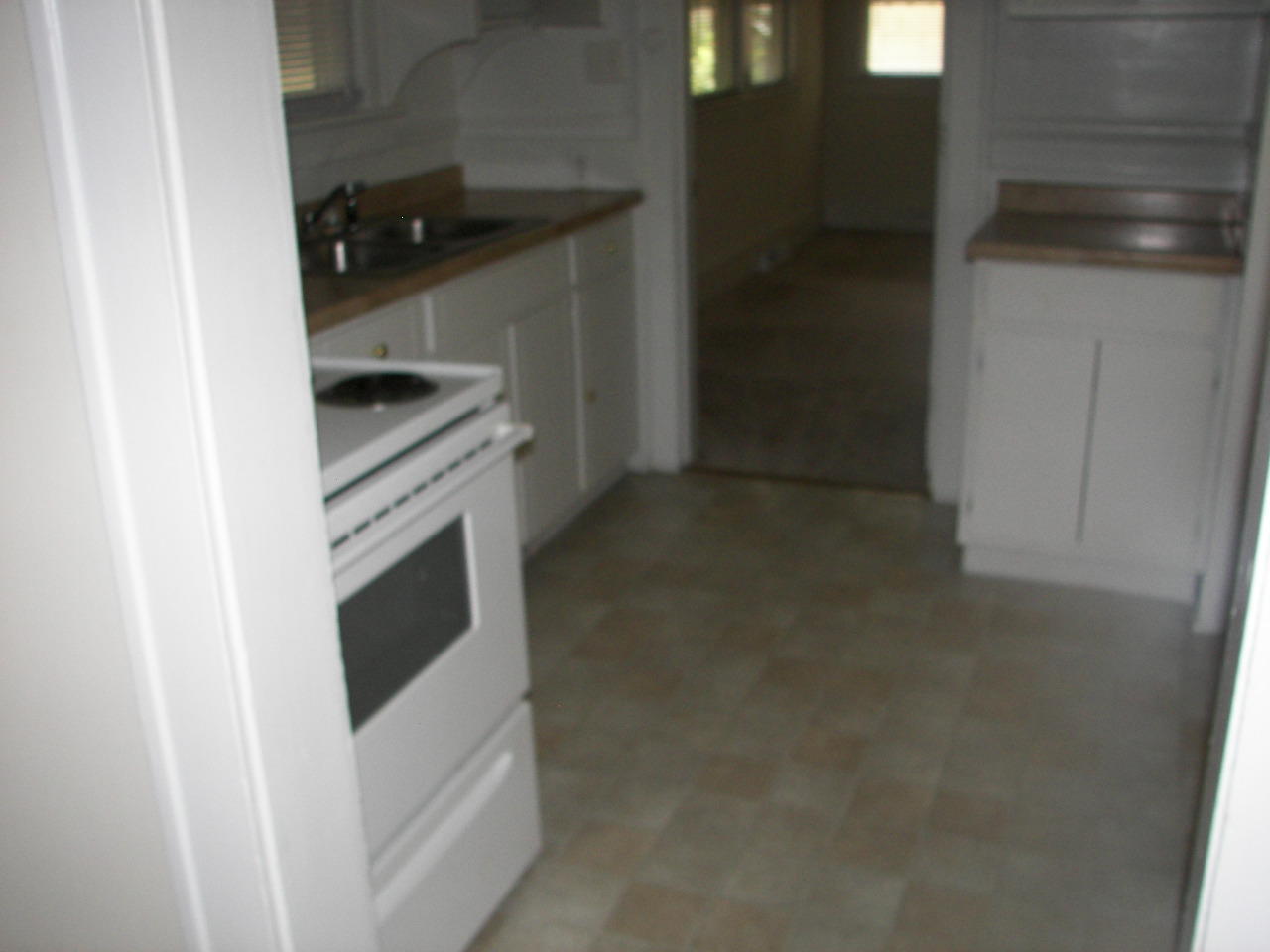 2124 Commander Road North Charleston, SC 29405 - Photo 13 of 15 2124 COMMANDER 6-11-09 009