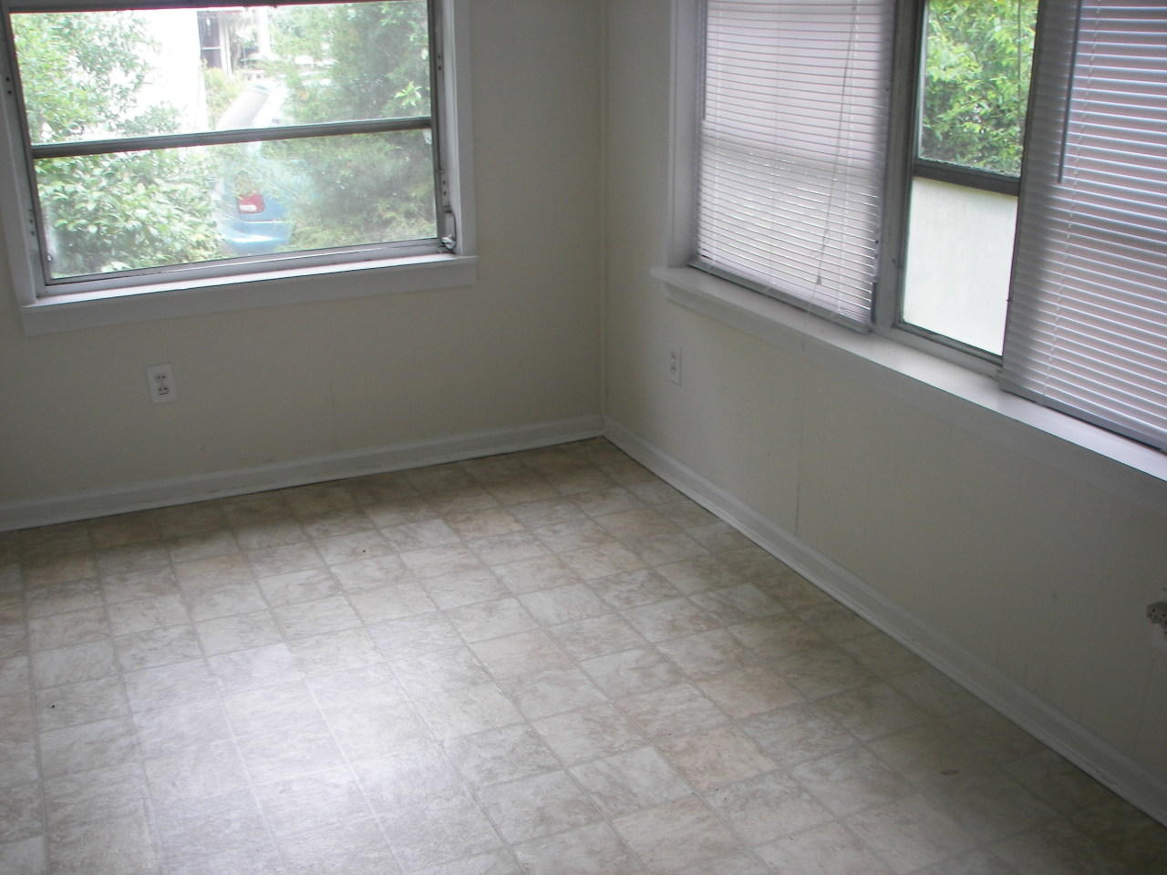 2124 Commander Road North Charleston, SC 29405 - Photo 7 of 15 2124 COMMANDER 6-11-09 002