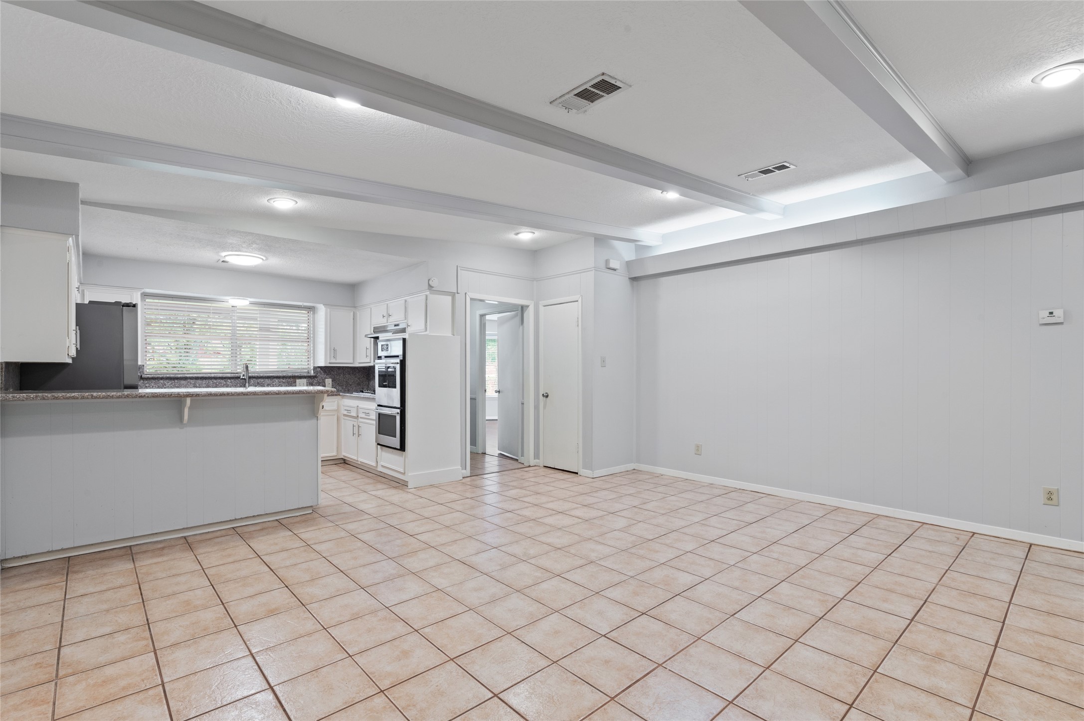118 East Thornton Road Houston, TX 77022 - Photo 7 of 22