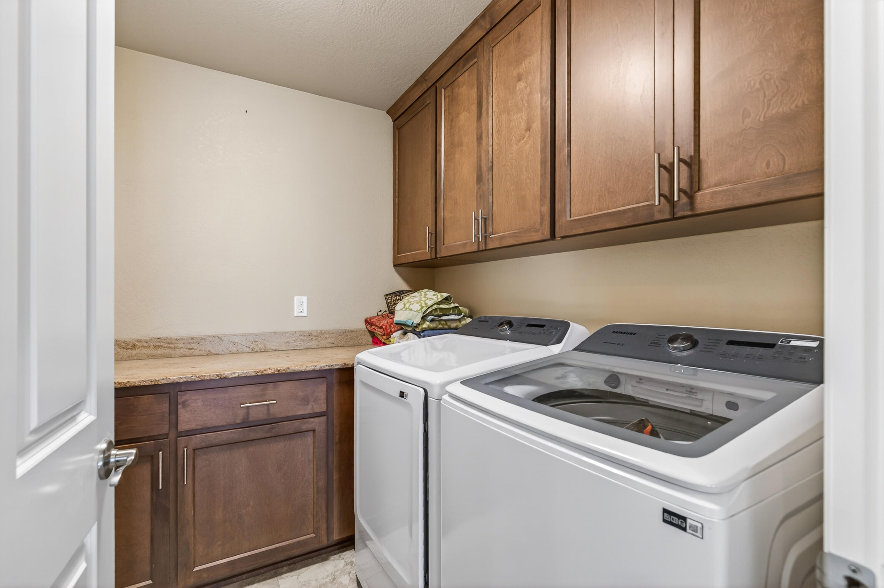 1922 Modena Lane Medford, OR 97501 - Photo 13 of 24