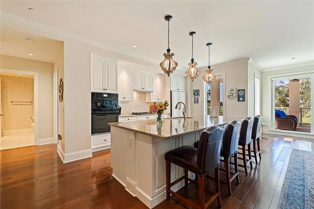 $1,895,000 | 85 Belleview Boulevard, Unit 204, Belleair, FL 33756