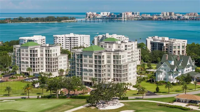 $1,895,000 | 85 Belleview Boulevard, Unit 204, Belleair, FL 33756