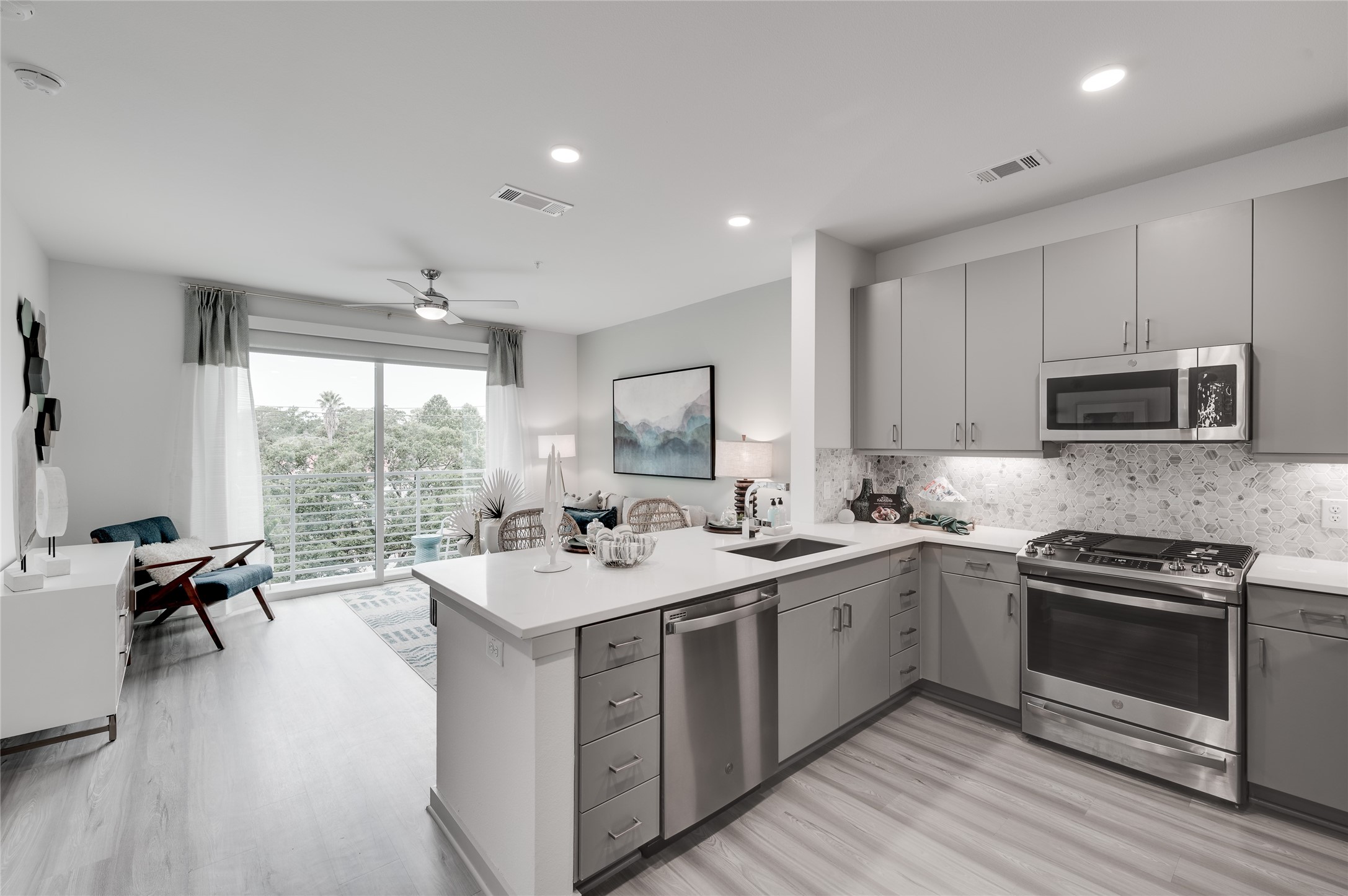 3636 West Dallas Street, Unit 356 Houston, TX 77019 - Photo 1 of 10 A striking contemporary residence offering sophisticated design, upscale finishes, and an exceptional location in the heart of Houston.