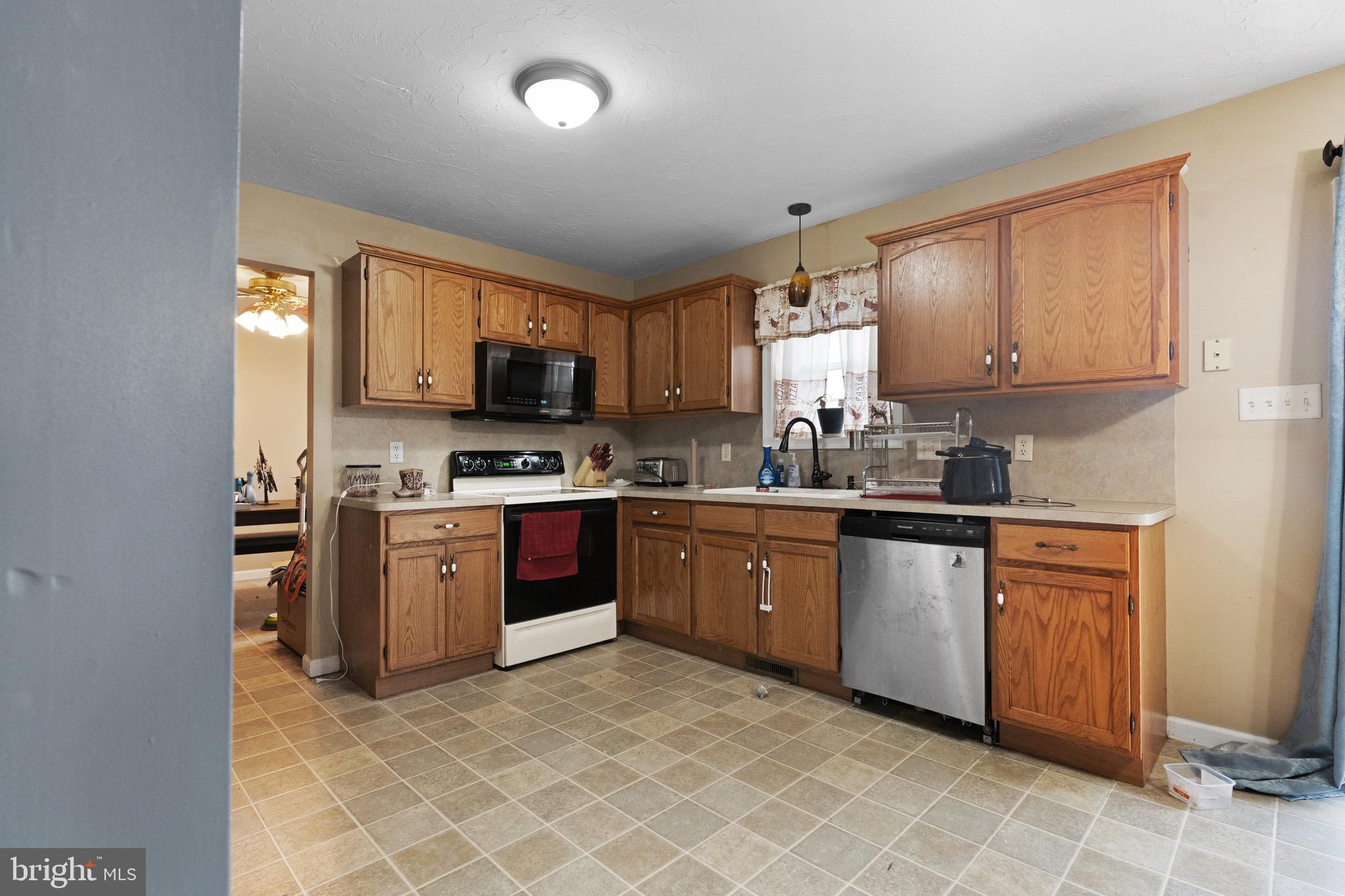 1751 Holly Lane Chambersburg, PA 17202 - Photo 6 of 27