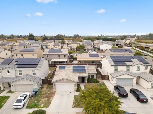 $329,000 | 522 Barbara Avenue, Sanger, CA 93657