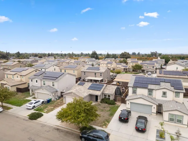 $329,000 | 522 Barbara Avenue, Sanger, CA 93657