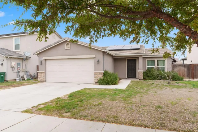 $329,000 | 522 Barbara Avenue, Sanger, CA 93657