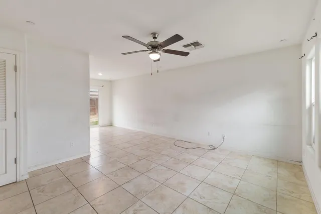 $329,000 | 522 Barbara Avenue, Sanger, CA 93657