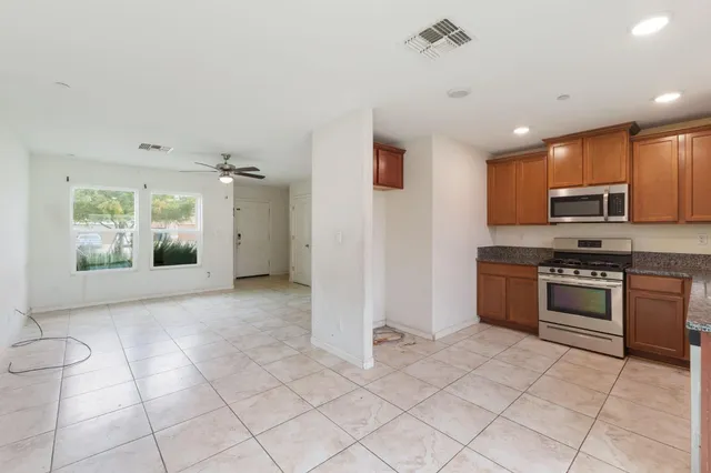 $329,000 | 522 Barbara Avenue, Sanger, CA 93657