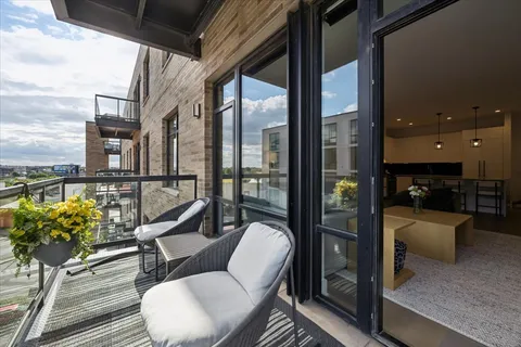 $645,000 | 1701 West Webster Avenue, Unit 601, Chicago, IL 60614